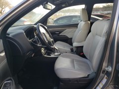 Mitsubishi Outlander SEL Hybrid 2019 6