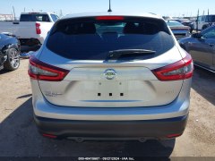 Nissan Rogue Sport S 2022 5