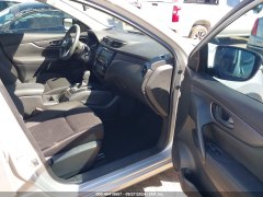Nissan Rogue Sport S 2022 8