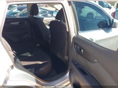 Nissan Rogue Sport S 2022 12