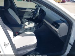 Volkswagen Jetta SE 2021 5