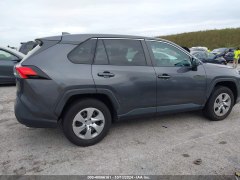 Toyota RAV4 LE 2022 4