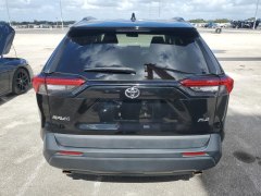 Toyota RAV4 XLE 2021 4