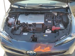 Toyota Prius Limited 2019 10