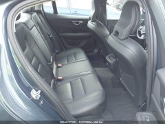 Volvo S60 T6 Momentum 2019 10